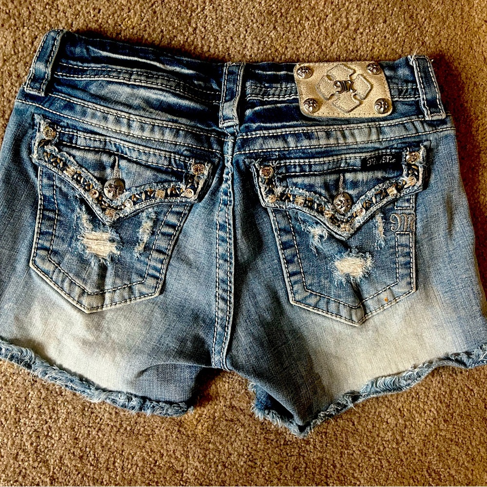 Miss me Jean shorts. Size 27. Great condition.